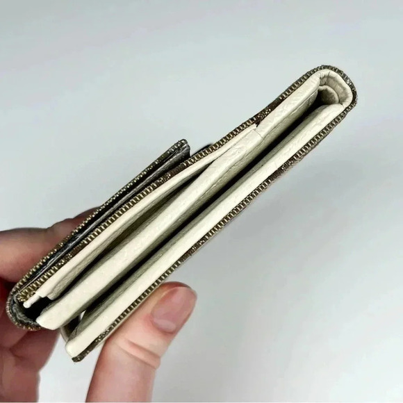 Gucci Bifold Monogram Wallet - Picture 4 of 12